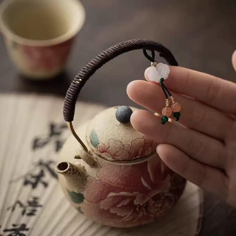 National Beauty and Heavenly Fragrance Blue and White Flint Teapot